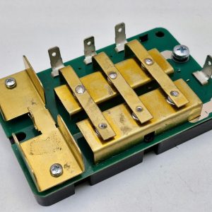 Jännitteensäädin IC - irtojohdot