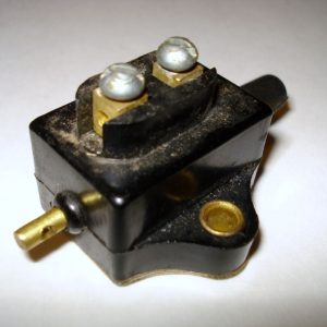 Jarruvalokytkin jalka